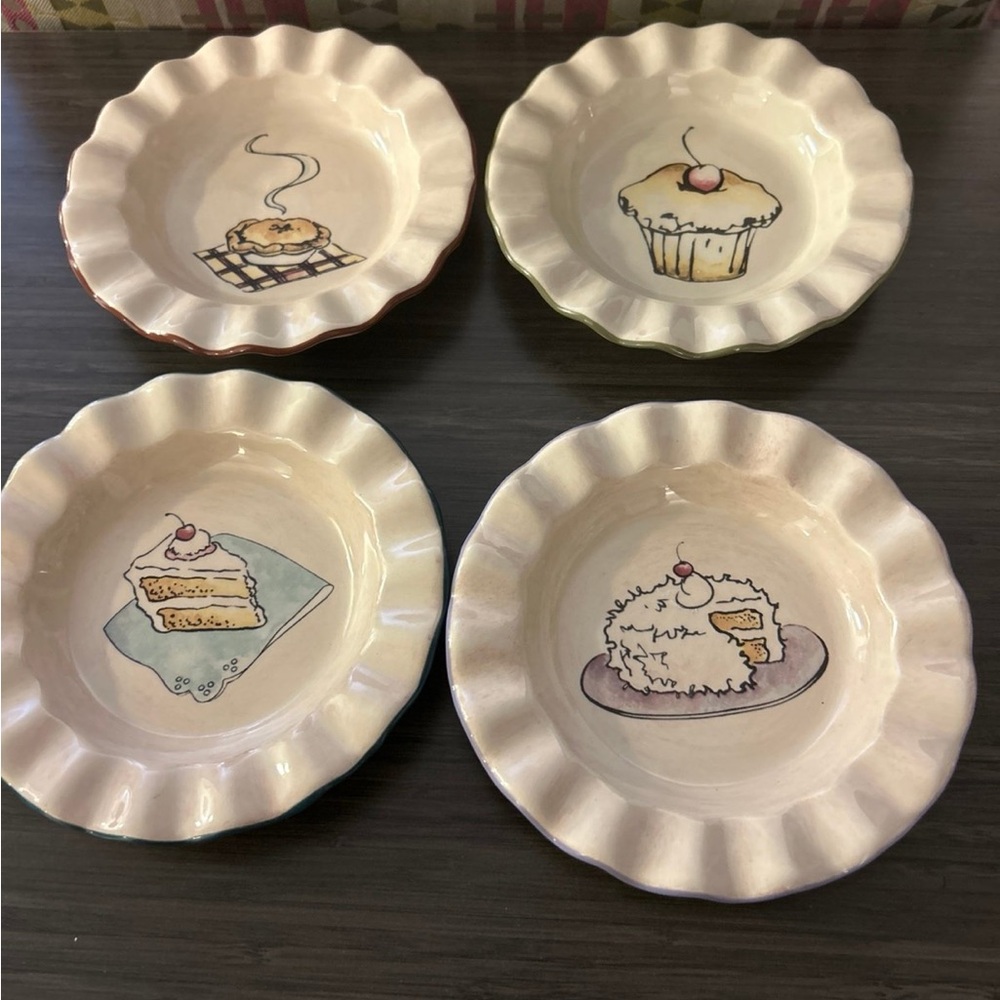 Vintage White Barn‎ Candle Ruffled Pie plates set of 4. NWT